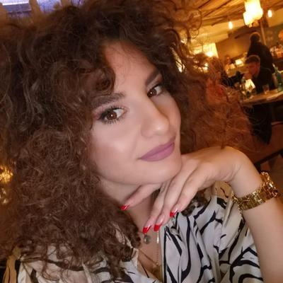 Sexy peituda bbw grego vizinho vizinho Kassiani