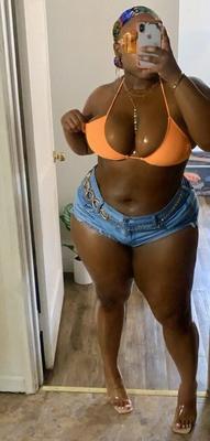 Britnney H Ebony Milf с огромной задницей