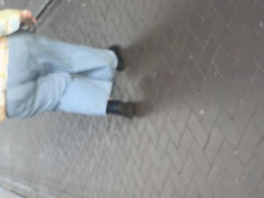 Сало с большими бедрами и задницей откровенны