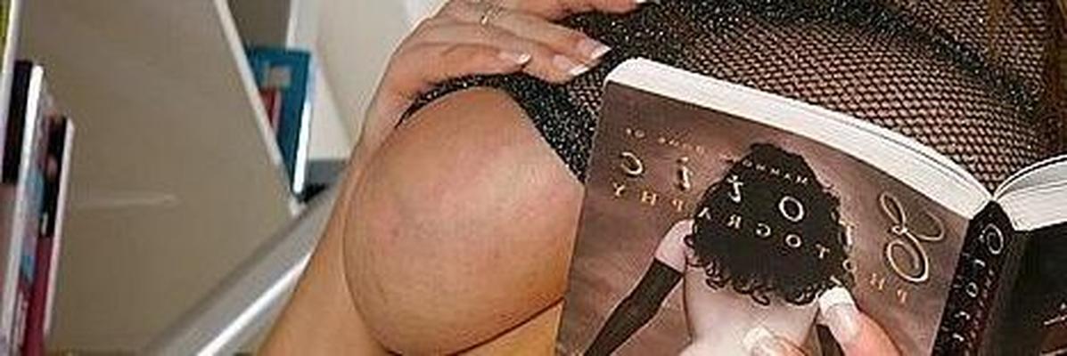 リアは英国の池の向こうからの大きな女性です