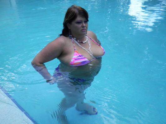 ふっくらした熟女の火曜日の驚くべきおっぱい