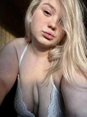 Огромная добыча большие сиськи BBW Blonde Beauty Girl смешанные горячие фото