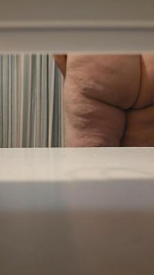義理の母は私をキャッチして私にセクシーなbbwファット猫の大きなお尻を捕まえました