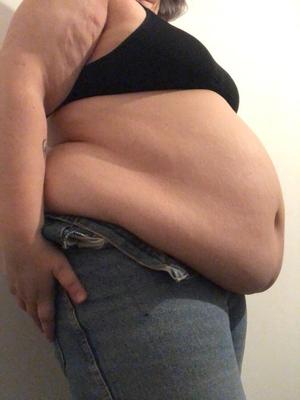 I Love Girls With Belly Hang