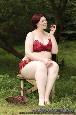 Beau modèle de taille plus nn