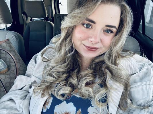 Lorelei Giant Boobs Curvy Magnifique épouse blonde mixte