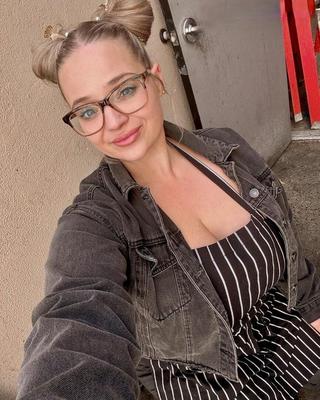 Tortoise Big Ass Big Boobs Beauty BBW Girl with Glasses Mixed 