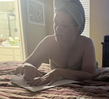 Fat Fuckpig Carrie Lynn se prépare à aller travailler