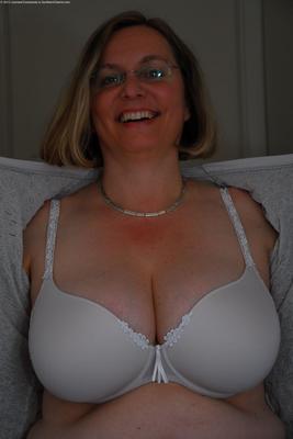 Heidi Rheinish Big Bra Queen