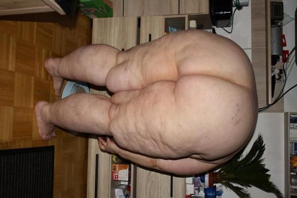 My lovely fat SSBBW german houswife nude in the evening
