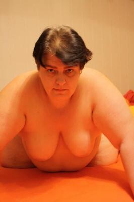 Fat KG SSBBW fatty shows haning tits and belly