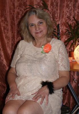 Helga Une Splendide Vieille Truie Avec de Grosses Mamelles