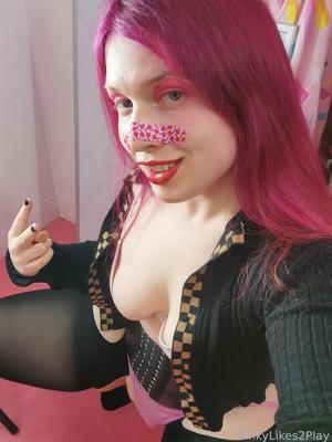 Pinky Redhead Br Br Bruta Pequenos Peitos BBW Anal Trans Misto Hot Photo