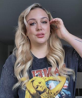 Alice énorme cul gros seins beauté blonde anal bbw milf coups chauds