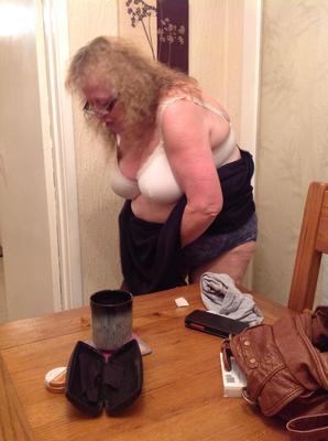 BBW Granny Heather com peitos grandes